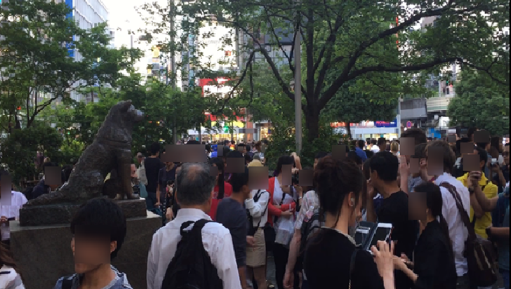 Hachiko Statue crowded in Shibuya Tokyo