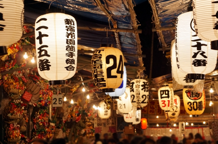 Tori-no-ichi at Hanazono Shrine