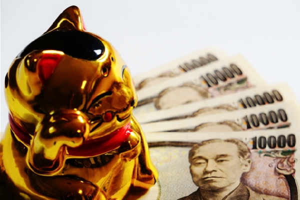 Gold Maneki Neko with Money