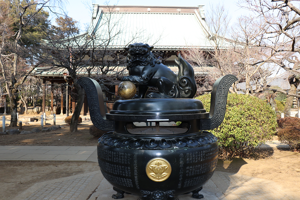 Gotokuji temple Lion gate