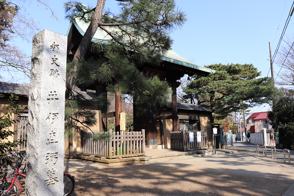 Gotokuji temple second gate