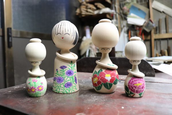 kokeshi wooden dolls